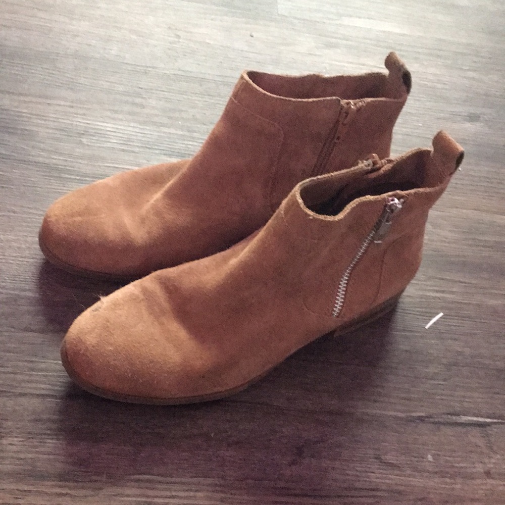 Leather boots with zipper.Brand is soul society.size 6.5M/37 color is beige